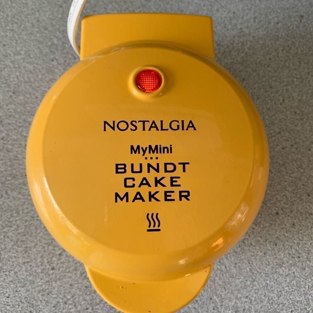 Nostalgia My Mini Bundt Cake Maker
